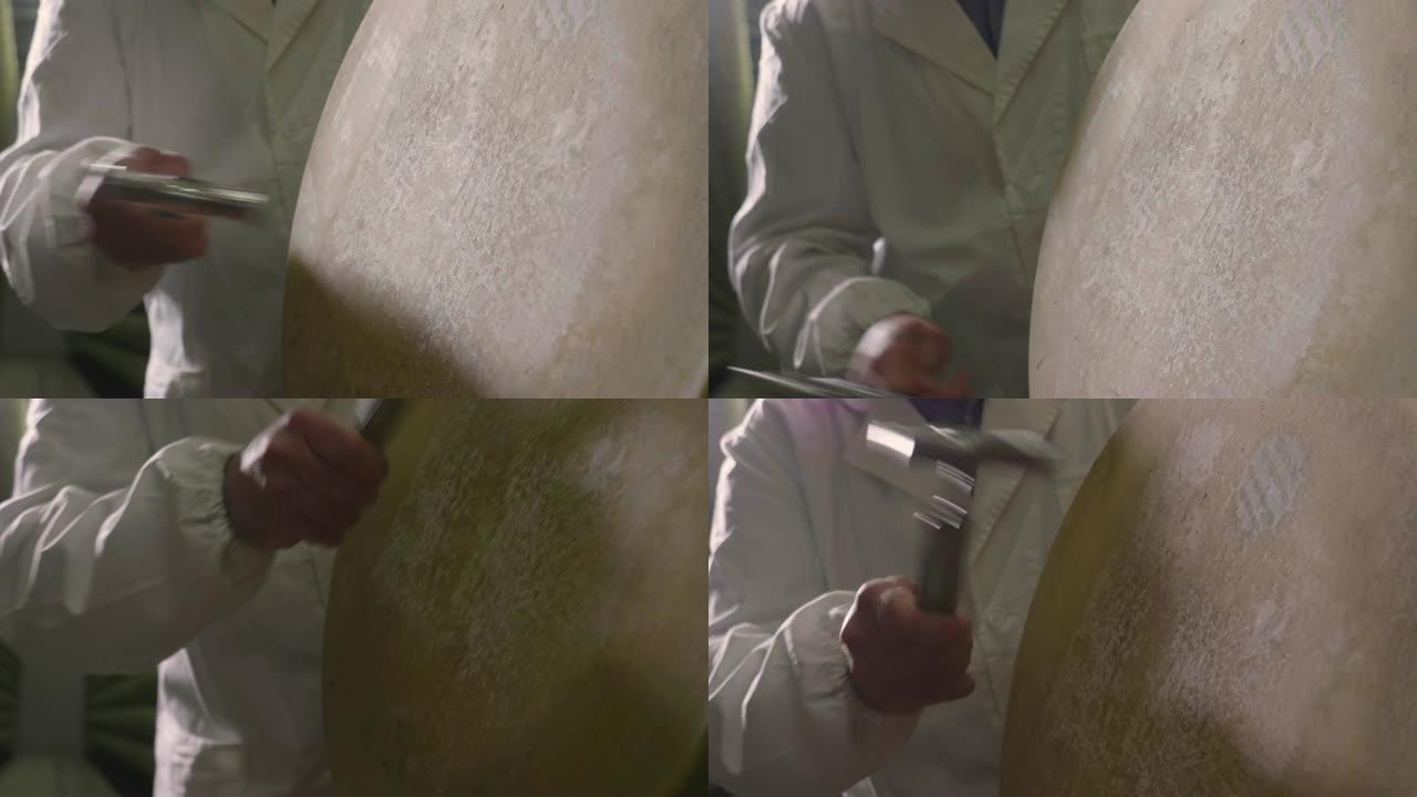 意大利，帕尔马-02.05.2018-奶酪制造商控制帕尔马奶酪的调味料，这种调味料必须成熟几个月。该