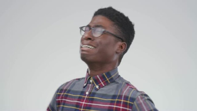 当疼痛变得太多时黑人痛苦痛哭