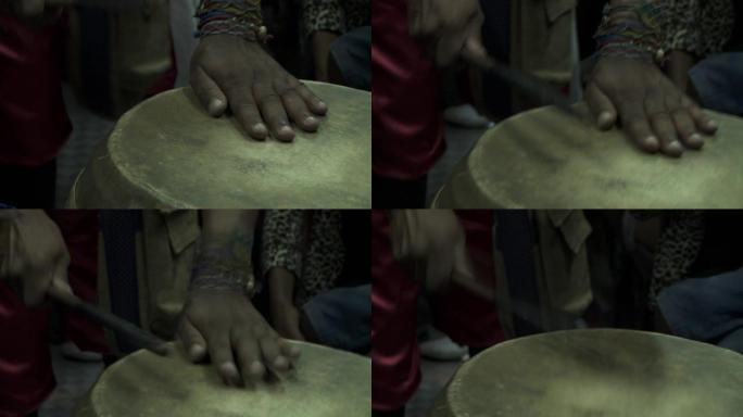 在蒙得维的亚 (乌拉圭) 玩坎多姆鼓的人。