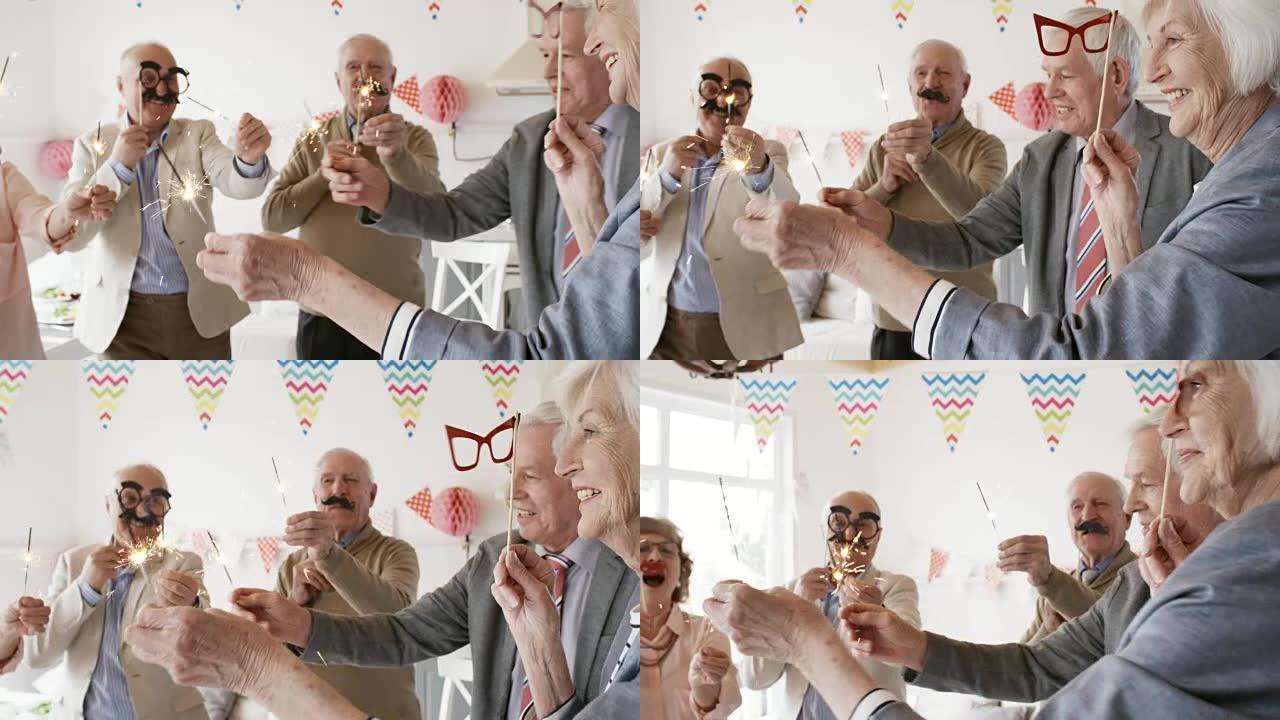 老年人在聚会上戴着面具和烟火跳舞