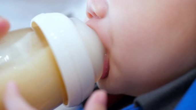 婴儿喝一瓶牛奶婴儿喝奶特写奶瓶