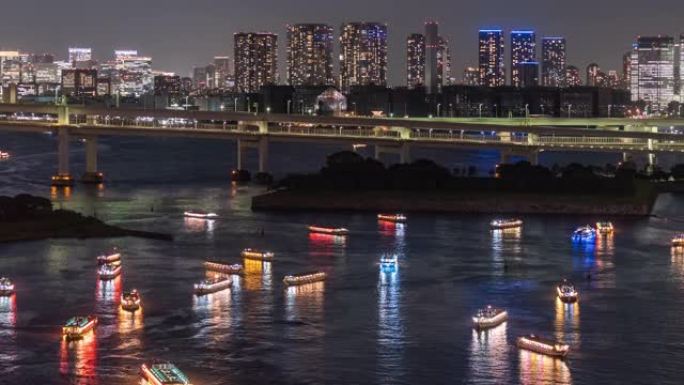 延时: 日本夜间以东京彩虹桥为背景的台场旅游游船