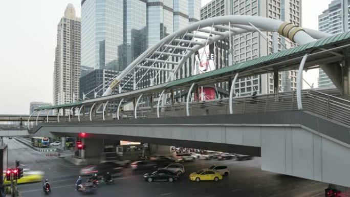 泰国曼谷萨顿区桥梁和交叉路口的4k延时日夜。曼谷商业资本中心。锅
