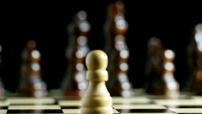 国际象棋的宏观射击，其中白色棋子可以解决所有黑色棋子。
