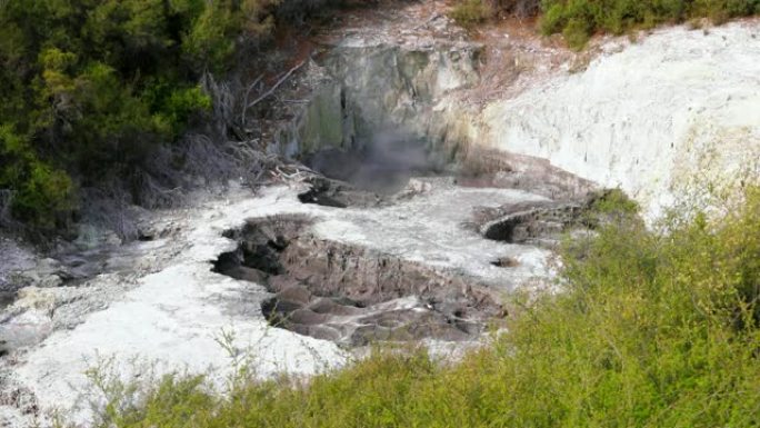 蒸泥锅在地面火山口地热资源