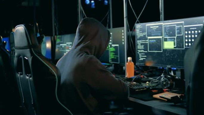 黑客闯入服务器的计算机室