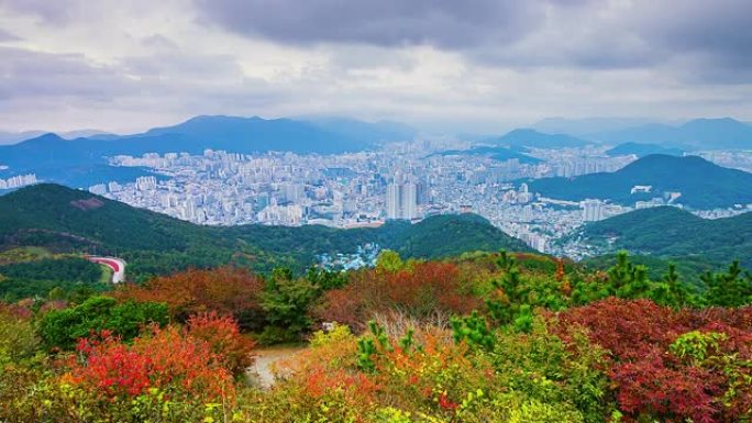 4K.韩国秋季城市景观釜山市的延时视图