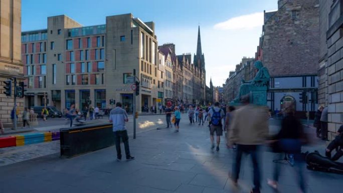 延时: 英国苏格兰爱丁堡老城皇家英里的游客行人拥挤