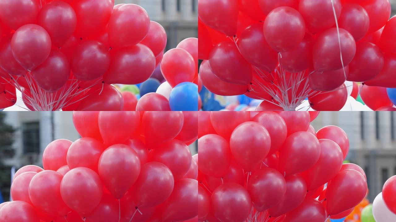 彩色氦气球飞行。