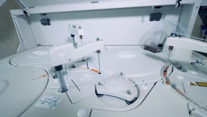 临床试验时白色实验装置。冠状病毒、covid-19实验室检测。