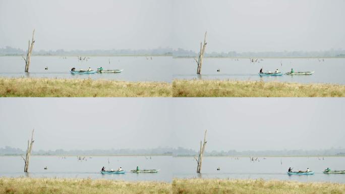 斯里兰卡桑尼河上的女士划船