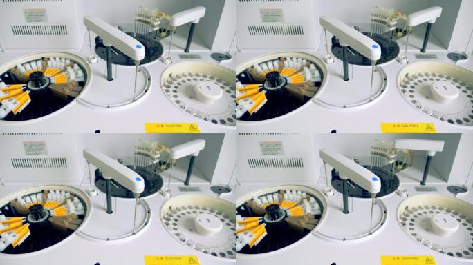 实验室里的现代离心机，特写。自动离心机在特殊的滚筒中检查样品。