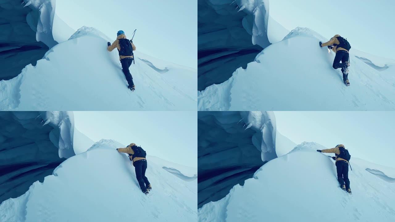 探索冰洞。在冰壁上攀爬