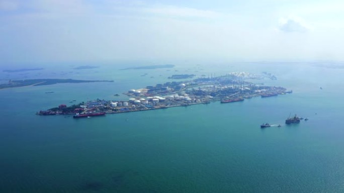鸟瞰新加坡全球最大炼油厂