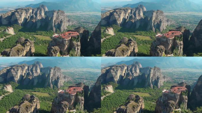 无人机: 俯瞰悬崖和山谷的古老修道院的风景如画。