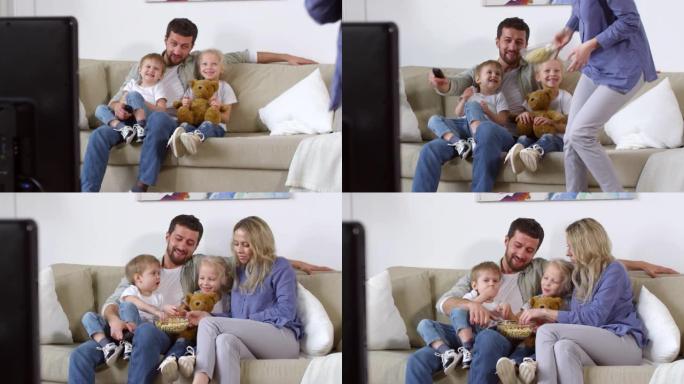 父母和孩子看电视幸福时光一家亲儿女双全