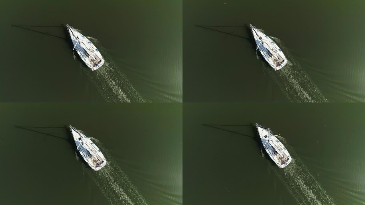 缓缓漂浮在湖上的帆船鸟瞰图