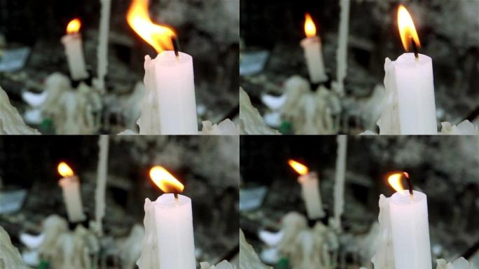 智利圣地亚哥圣克里斯托瓦尔山的蜡烛。