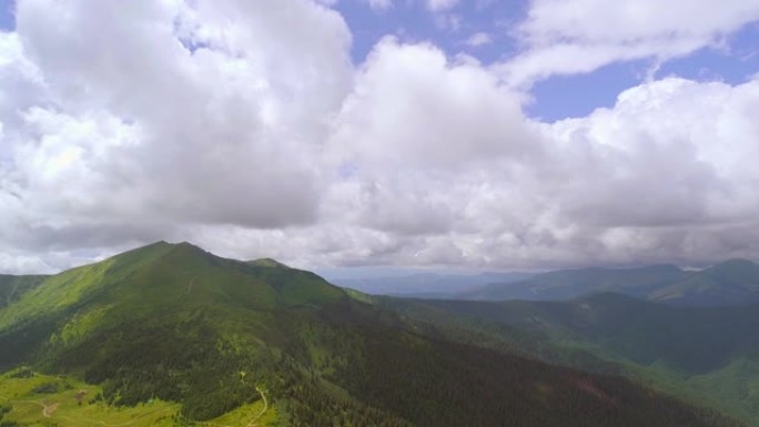 云流背景上的一座山上的飞行。过度下垂