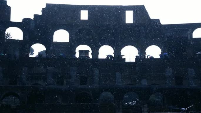 雨天的罗马圆形剧场。