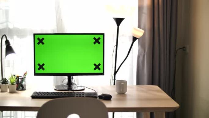 家里空绿屏电脑家里办公桌绿屏电脑