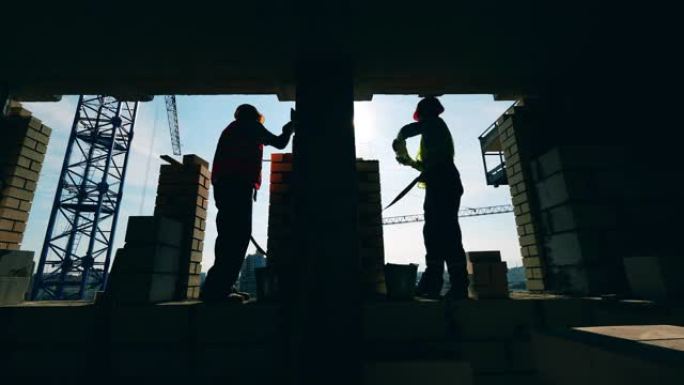 由背光建筑商建造的砖墙