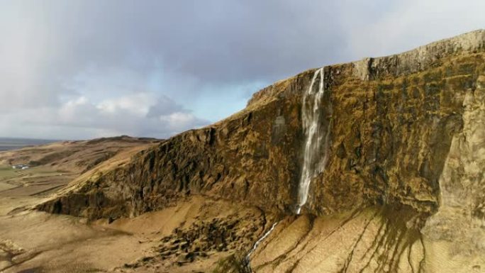 冰岛崎cliff悬崖上的WS风景瀑布