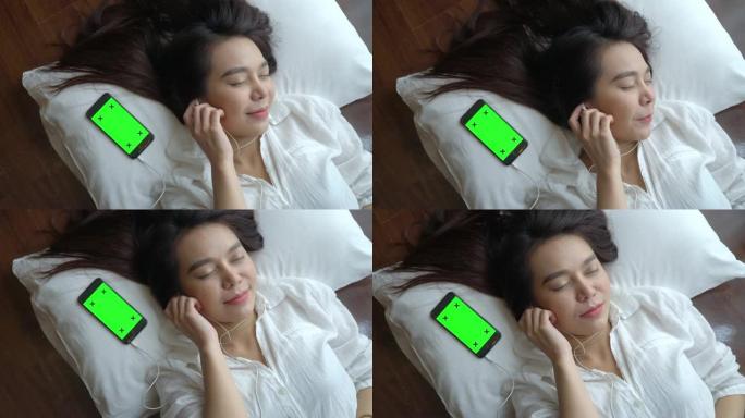日本女子听音乐手机绿屏