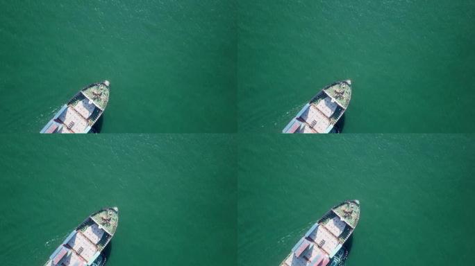 空中观景货船在海中