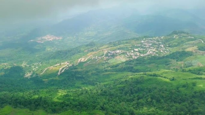 4K DCI山顶村庄的鸟瞰图