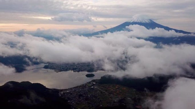 日本富士山富士山火山的延时日出湖河口湖航拍