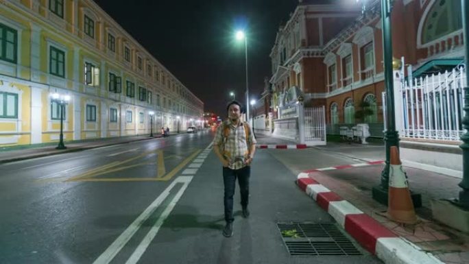 4k迷人的年轻亚洲游客在泰国曼谷地标街散步，旅行和户外旅行概念