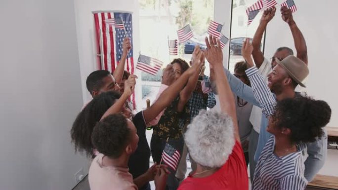 当亲戚参加聚会时，黑人家庭庆祝美国独立日的观点高涨
