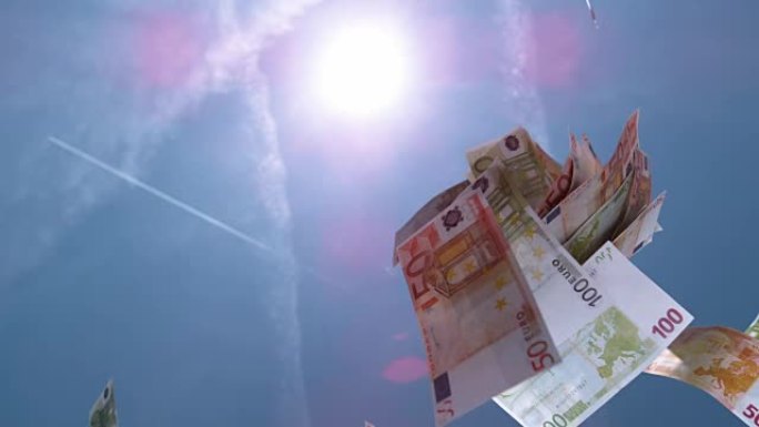 慢动作特写: 从蓝天上掉下来的五百欧元欧元钞票