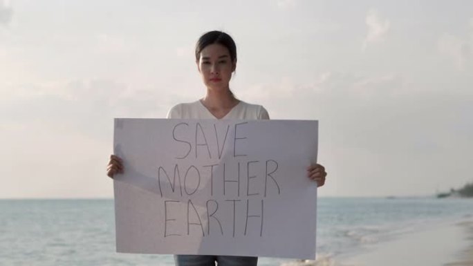 年轻的亚洲妇女手持纸卡写法 “拯救地球母亲”。环境问题，环保主义，保护和绿色政治。志愿服务，生态，慈