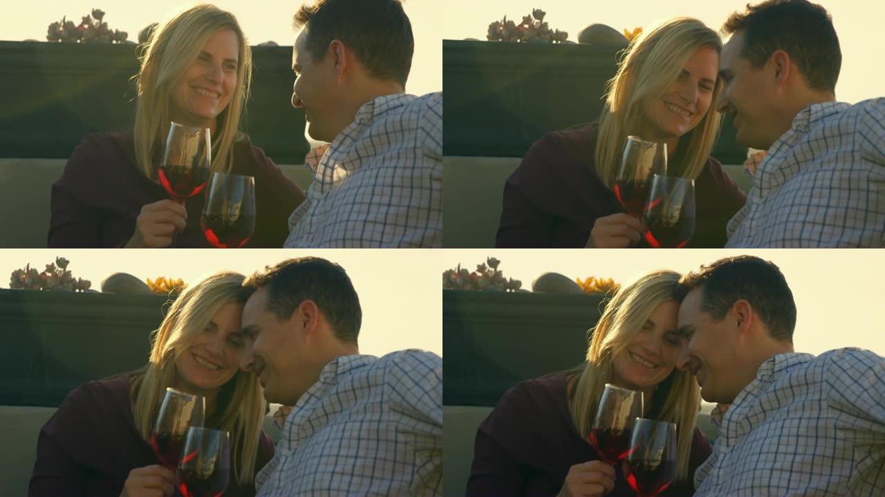 幸福的夫妻在家里的阳台上喝红酒4k