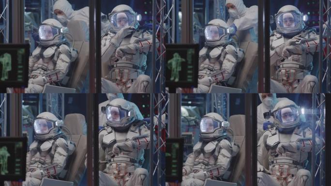 宇航员在实验室测试太空服