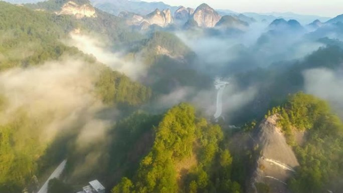 桂林鸟瞰图云雾缭绕山峦叠嶂天际线