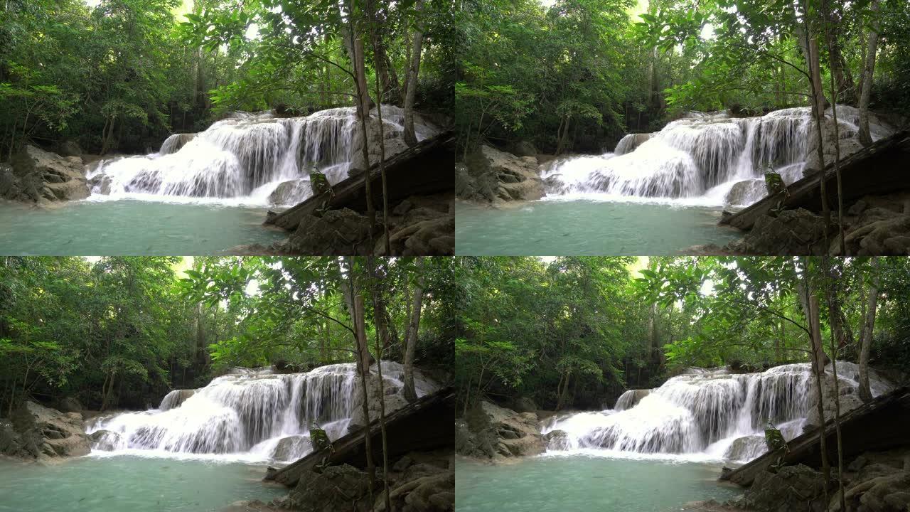 泰国北碧府美丽自然中的瀑布