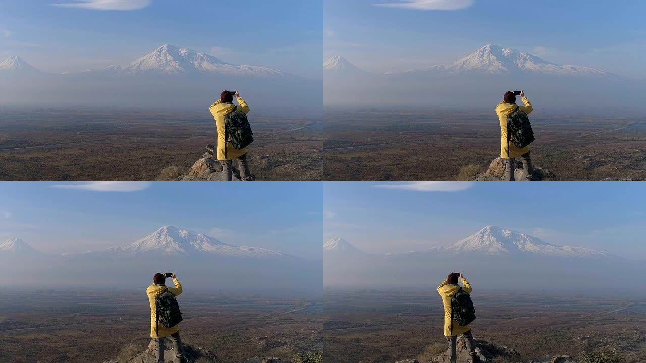 空中徒步旅行者在电话上拍照