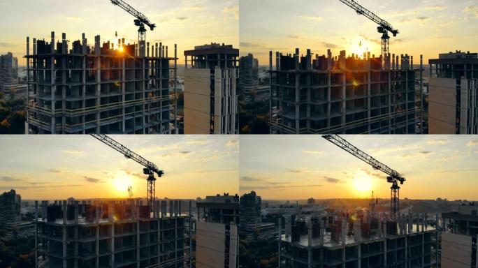 城市日落和一座正在建造的多层房子。建筑工地的鸟瞰图。