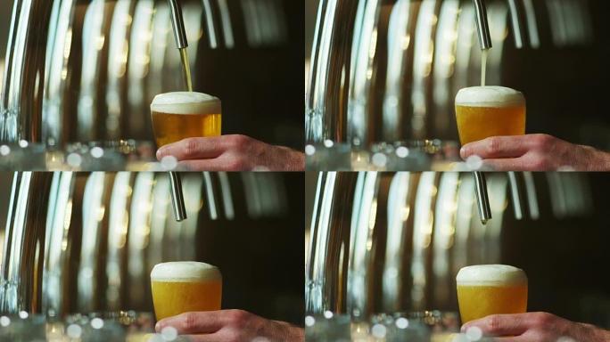 啤酒酿造大师的手塞住了淡淡的啤酒泡沫，完全自然。