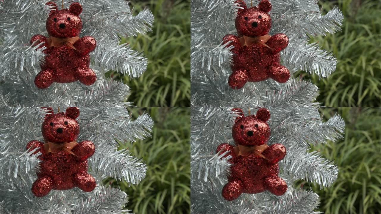 圣诞树上的装饰。鹿，球