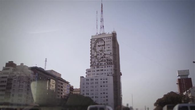 布宜诺斯艾利斯3月·伊娃·杜阿尔特·德佩隆的大型钢铁形象。
