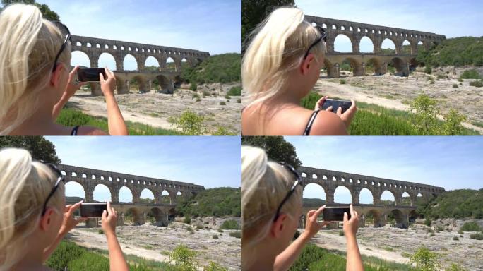 WS女人为Pont du Gard拍照