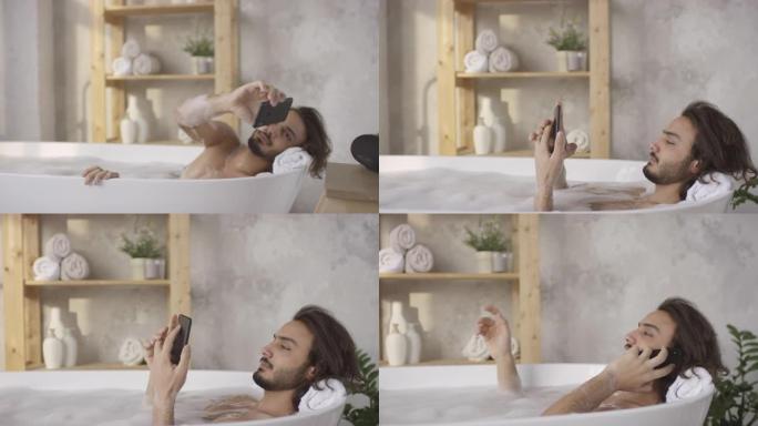 男子躺在浴缸里接电话