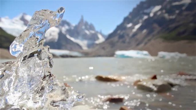 阿根廷巴塔哥尼亚埃尔查尔滕塞罗托雷湖的冰融化。