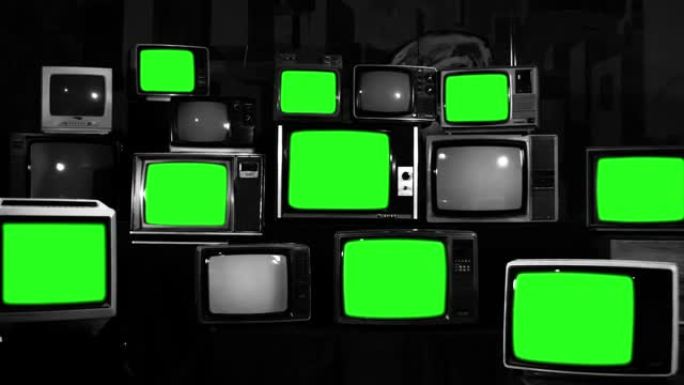 一堆老式复古电视关闭绿屏。放大。黑白色调。