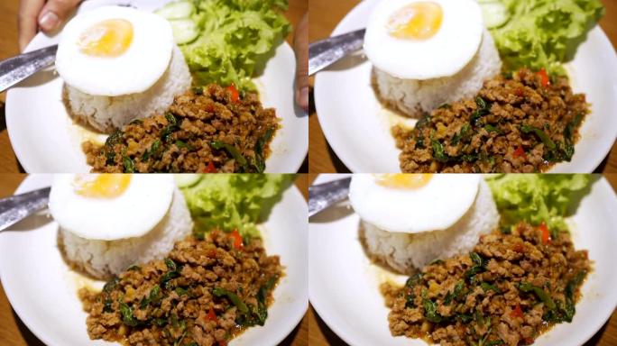 Khao Pad Krapow (罗勒叶炒饭) 泰国街头美食。