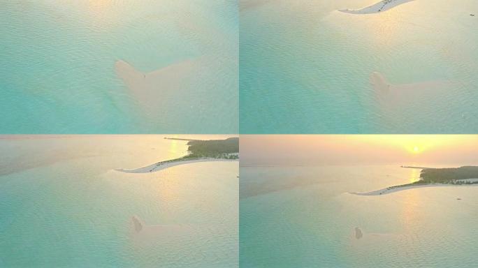 马尔代夫日落时被海洋包围的田园诗般的热带海滩上的WS女人
